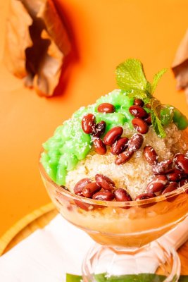 Cendol - A traditional Malaysian chilled dessert featuring green pandan jelly noodles, sweetened with coconut milk and palm sugar syrup, topped with crushed ice